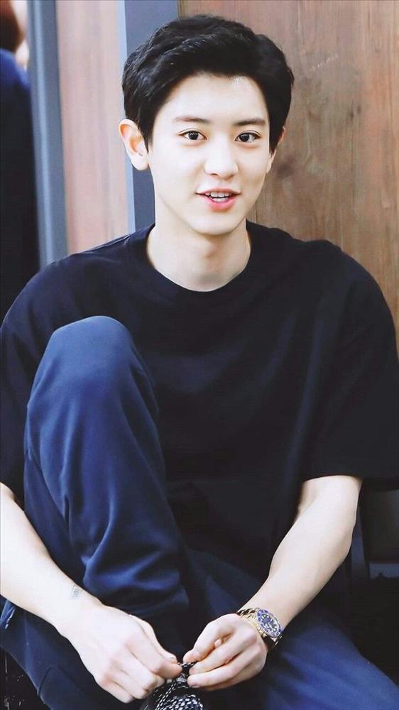 Quá căng: Chanyeol và Chen bị fan biểu tình bắt rời EXO-2