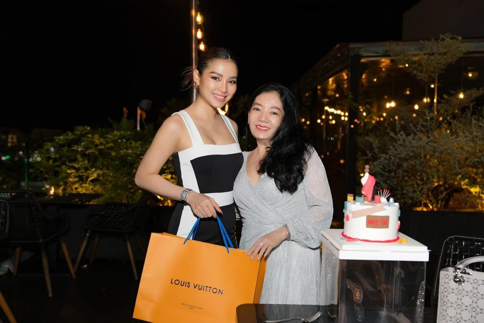 Phương Trinh Jolie cho con gái 9 tuổi xách túi gần 100 triệu đi sinh nhật-2