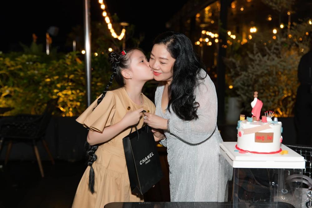 Phương Trinh Jolie cho con gái 9 tuổi xách túi gần 100 triệu đi sinh nhật-3