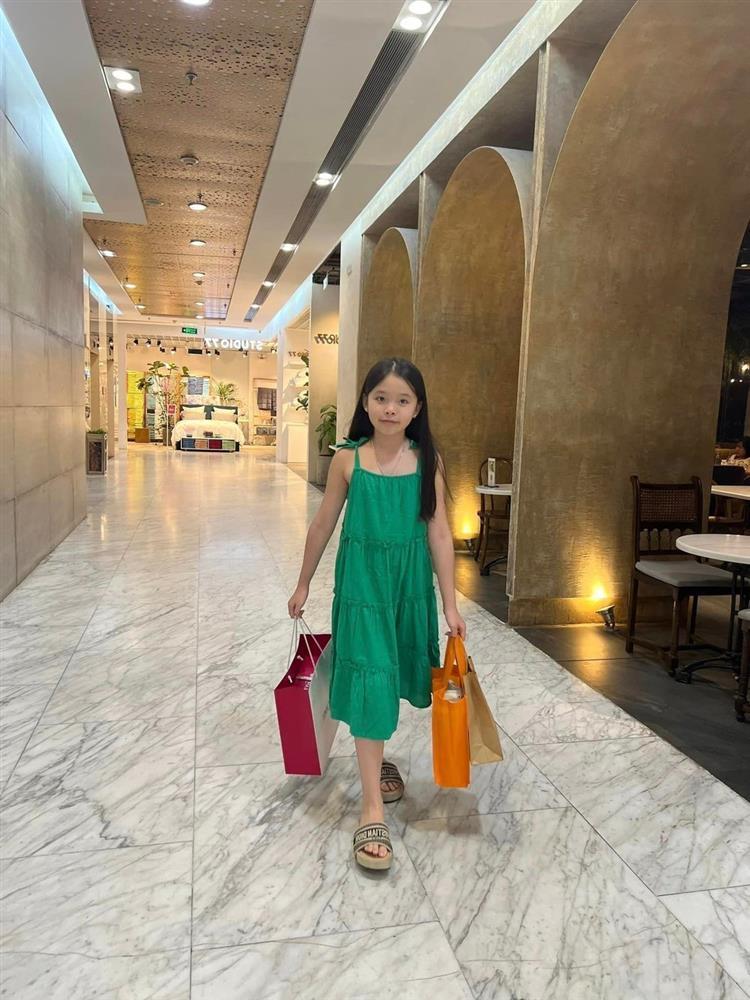 Phương Trinh Jolie cho con gái 9 tuổi xách túi gần 100 triệu đi sinh nhật-12