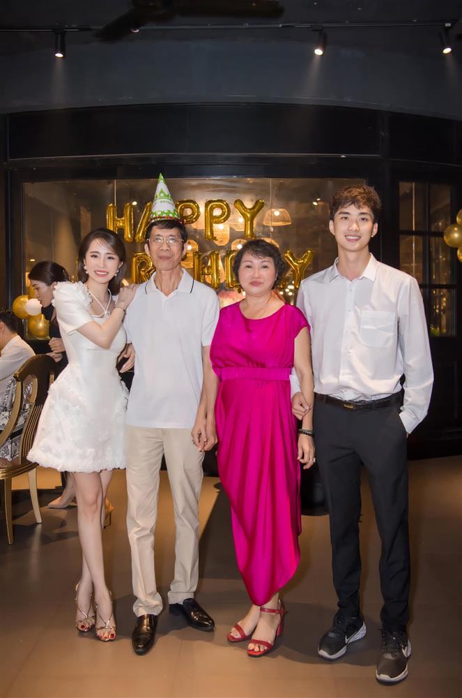 Quỳnh Nga bị soi xách túi hiệu để mẹ dùng túi sờn rách-6