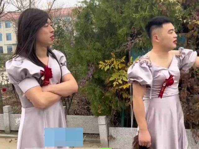 Phù dâu bận đột xuất, 4 người đàn ông mặc váy cười ra nước mắt-2