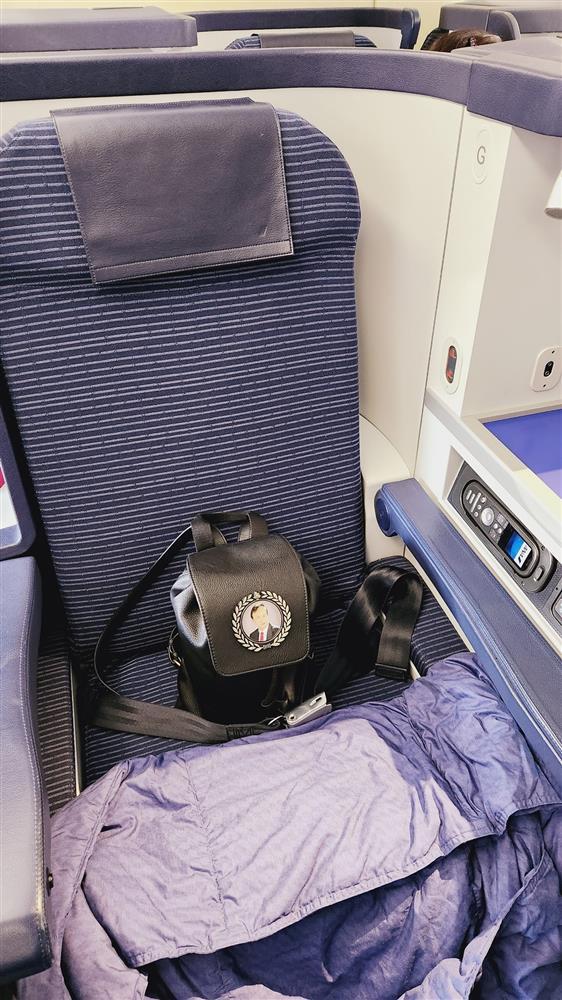 Tin showbiz Việt ngày 17/10: Việt Hương đưa hài cốt nhạc sĩ Lam Phương về Việt Nam-2