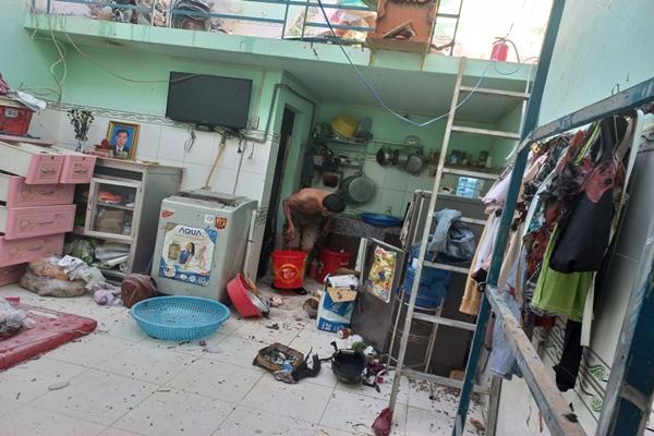 Clip: Mang cả can xăng đốt nhà hàng xóm, bị bén lửa bỏng chân-3