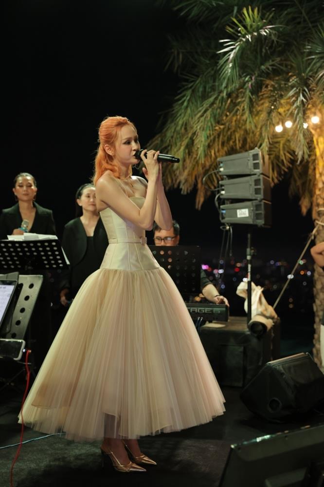 Hiền Hồ hát Waiting For You, cướp hay phá hit của MONO?-2