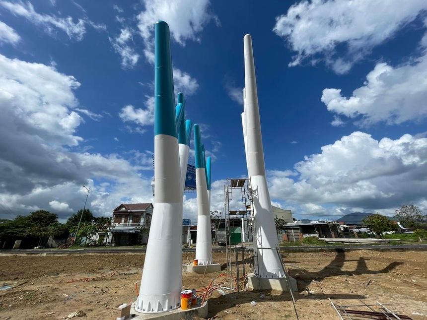 Khánh Hòa lên tiếng về biểu tượng lạ trên đường vào Nha Trang-2