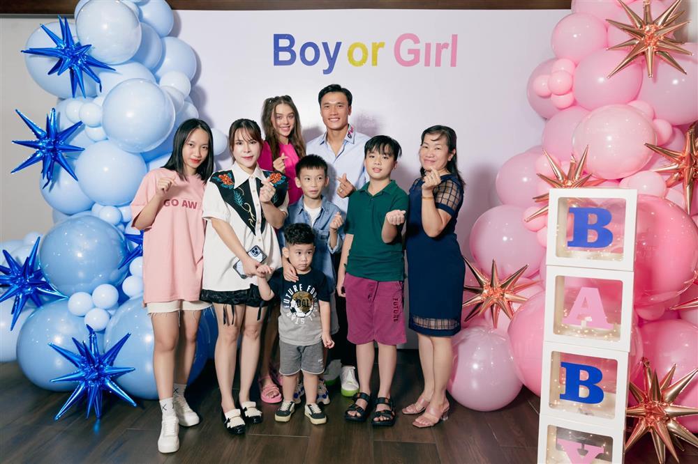 Lộ rõ cách đối xử gia đình Bùi Tiến Dũng với nàng dâu ngoại quốc-4