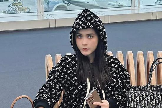 Đoàn Di Băng nói về việc cho con ngồi hạng thường để giữ yên tĩnh khoang thương gia