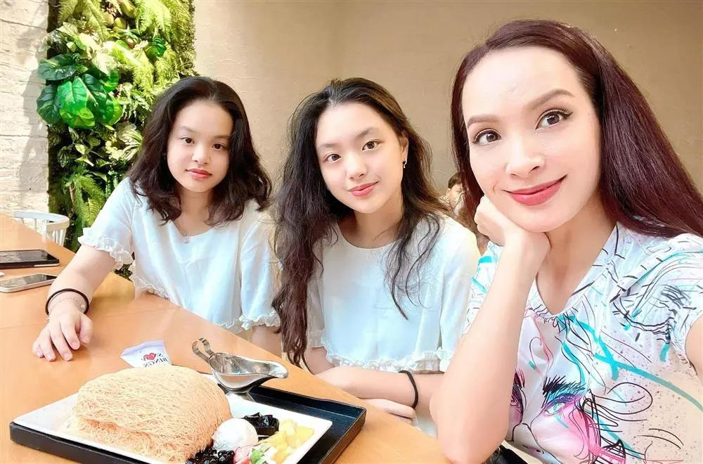 Thúy Hạnh hì hục 5 tiếng làm váy cho con, thành quả bất ngờ-6