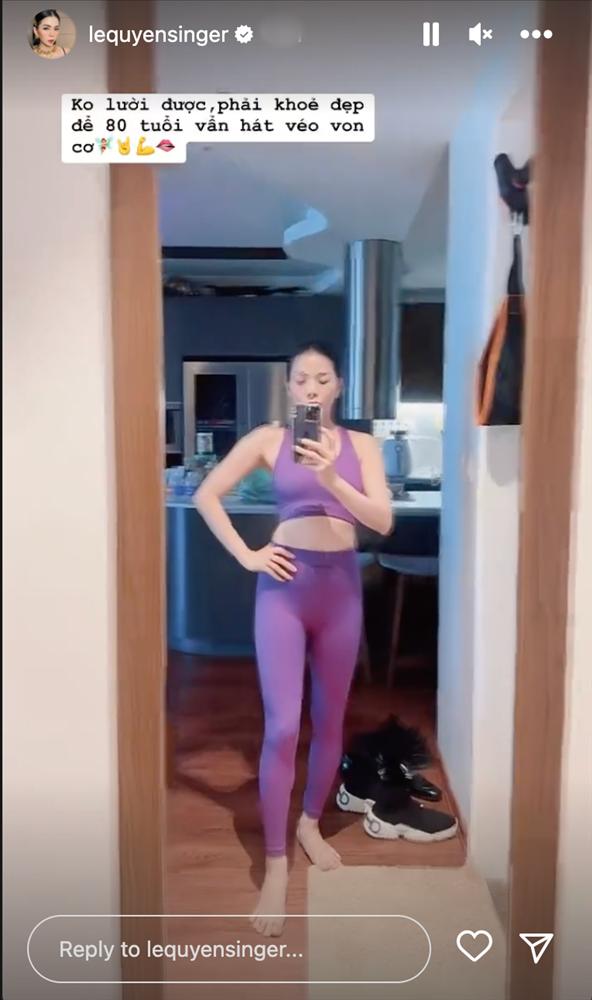 Lệ Quyên được tình trẻ ôm chặt giữa phòng gym-1