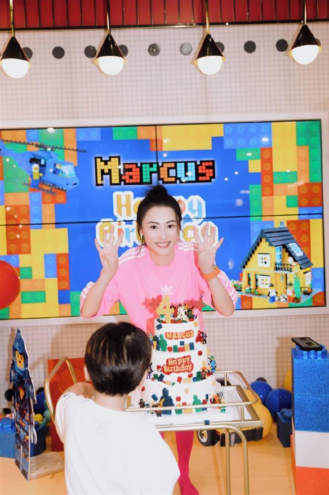 Trương Bá Chi một mình tổ chức sinh nhật cho con trai-2