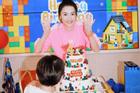 Trương Bá Chi một mình tổ chức sinh nhật cho con trai