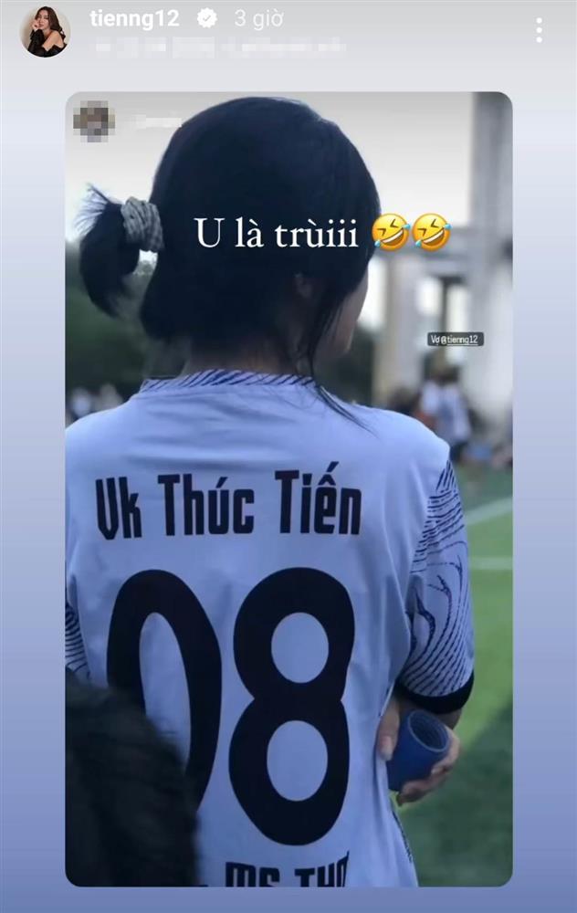 Hoa hậu Thùy Tiên ná thở khi fangirl in áo vợ Thúc Tiến-1