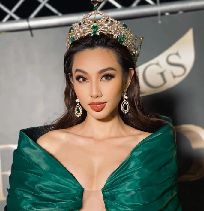 Hoa hậu Thùy Tiên ná thở khi fangirl in áo vợ Thúc Tiến-2