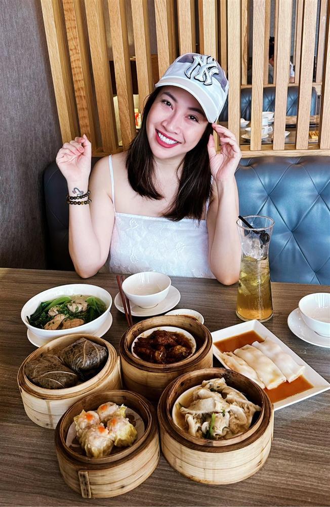 Tin showbiz Việt ngày 18/11: Chồng chăm Lê Phương tận răng ở viện-8