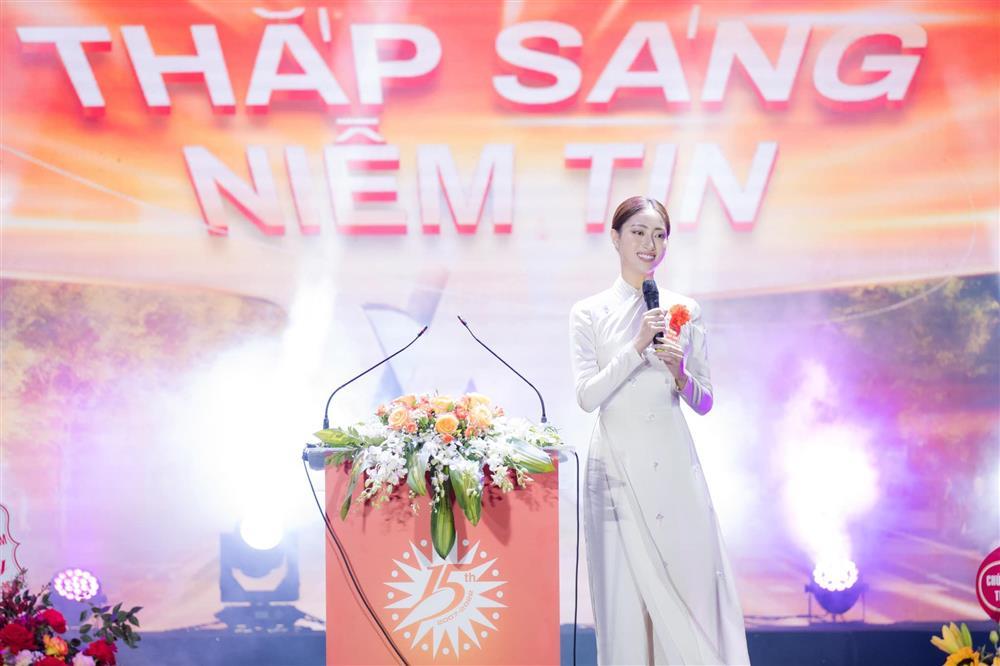 Lương Thùy Linh trải lòng khi thành giảng viên đại học ở tuổi 22-1