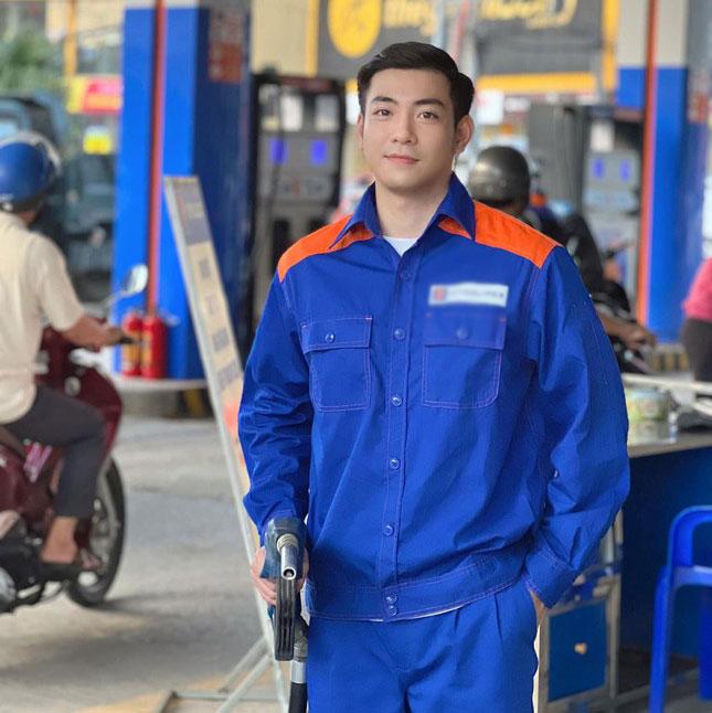 Loạt ảnh trai đẹp đổ xăng khiến dân mạng đứng ngồi không yên-1