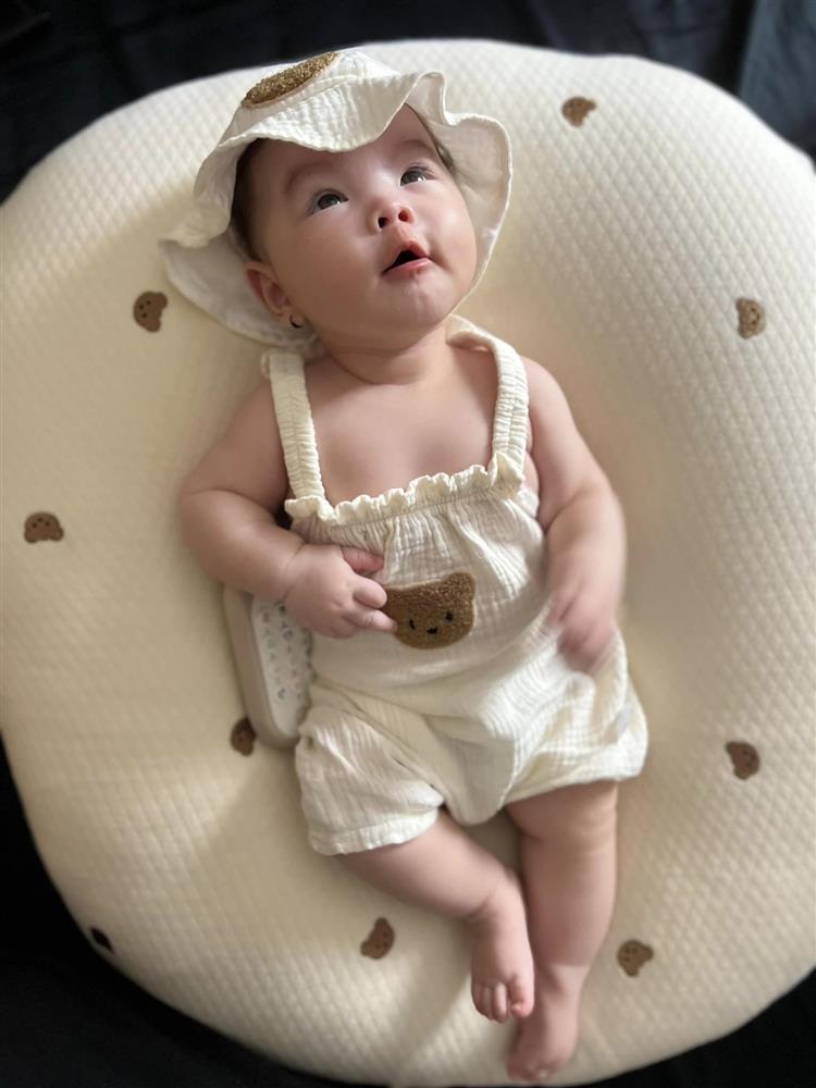 Ái nữ Phạm Quỳnh Anh biểu cảm cưng xỉu, tính cách ngược mẹ-2