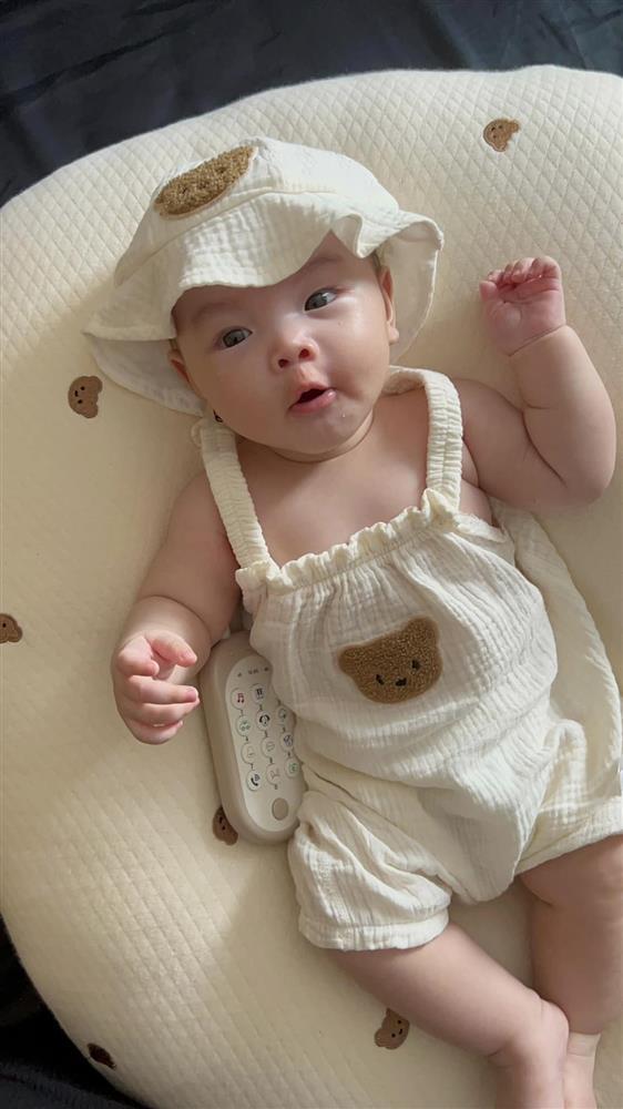 Ái nữ Phạm Quỳnh Anh biểu cảm cưng xỉu, tính cách ngược mẹ-4