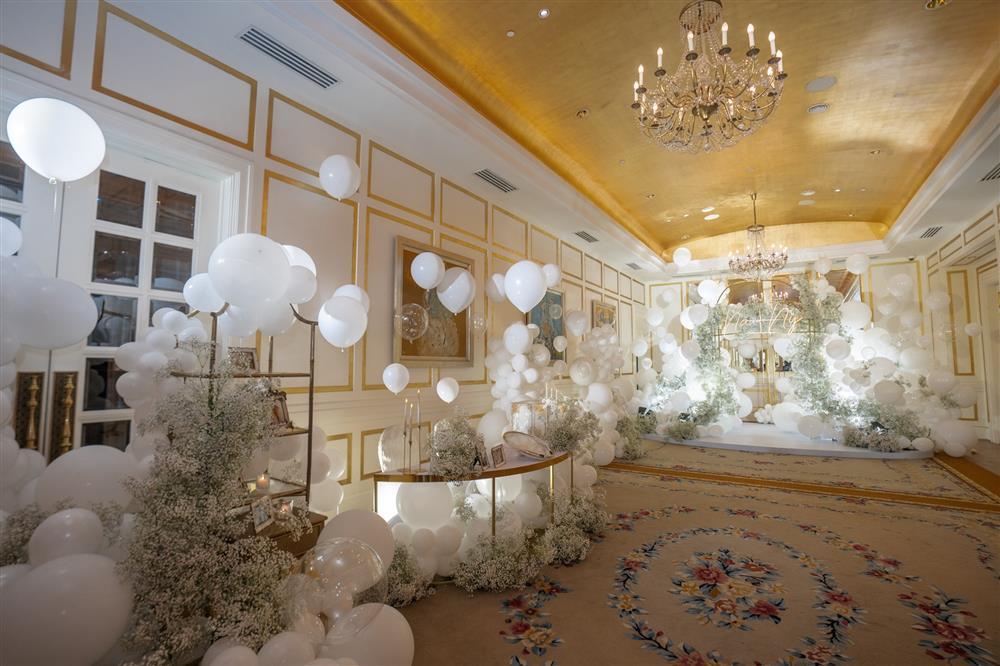 Cô dâu Lê Âu Ngân Anh xuất hiện, không gian cưới cực sang-5