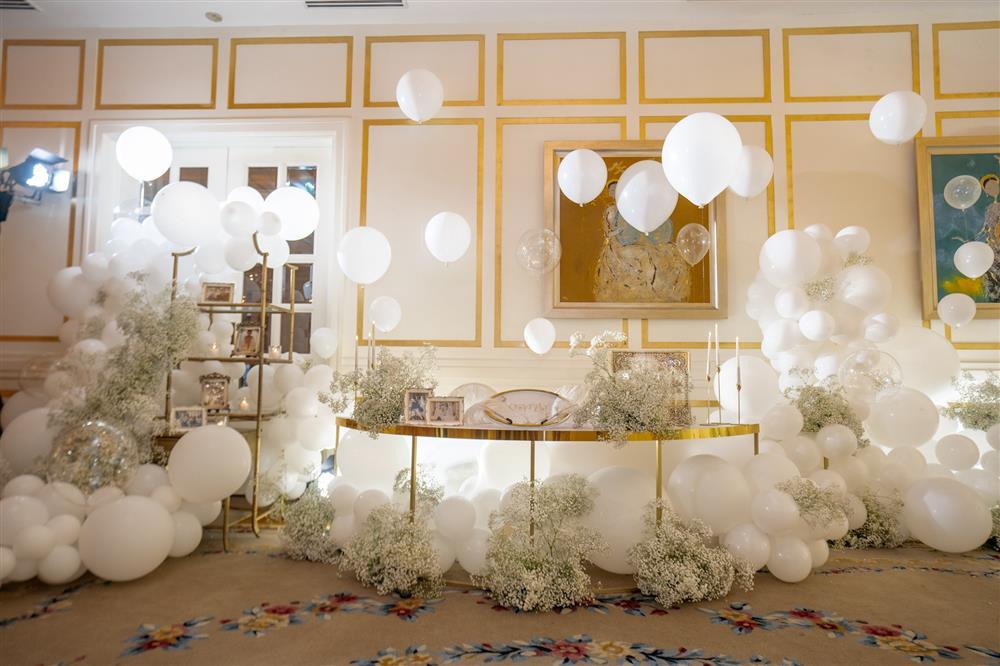 Cô dâu Lê Âu Ngân Anh xuất hiện, không gian cưới cực sang-7