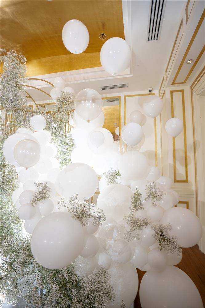 Cô dâu Lê Âu Ngân Anh xuất hiện, không gian cưới cực sang-9