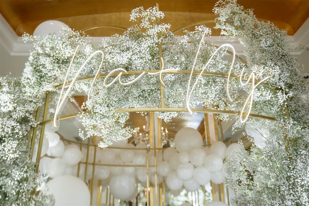 Cô dâu Lê Âu Ngân Anh xuất hiện, không gian cưới cực sang-10