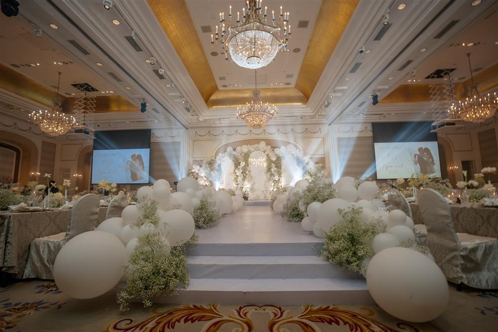 Cô dâu Lê Âu Ngân Anh xuất hiện, không gian cưới cực sang-11