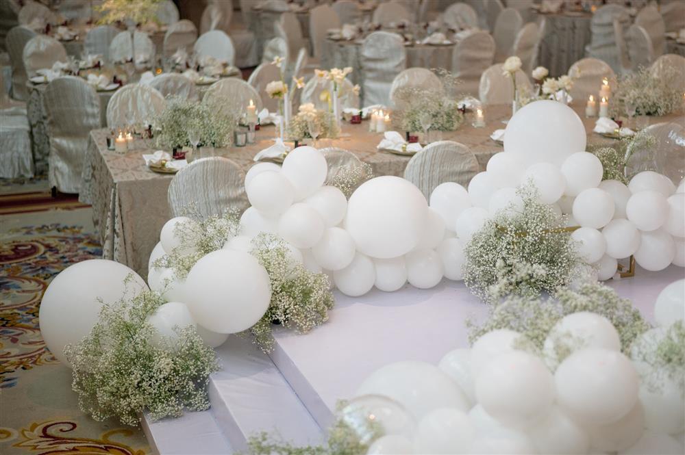 Cô dâu Lê Âu Ngân Anh xuất hiện, không gian cưới cực sang-17