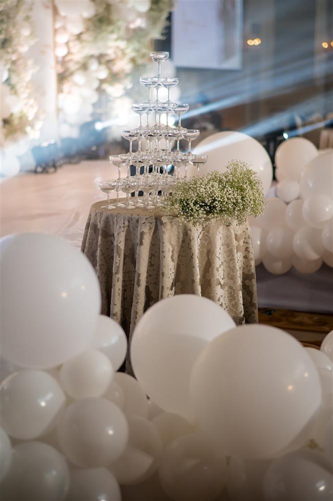 Cô dâu Lê Âu Ngân Anh xuất hiện, không gian cưới cực sang-22