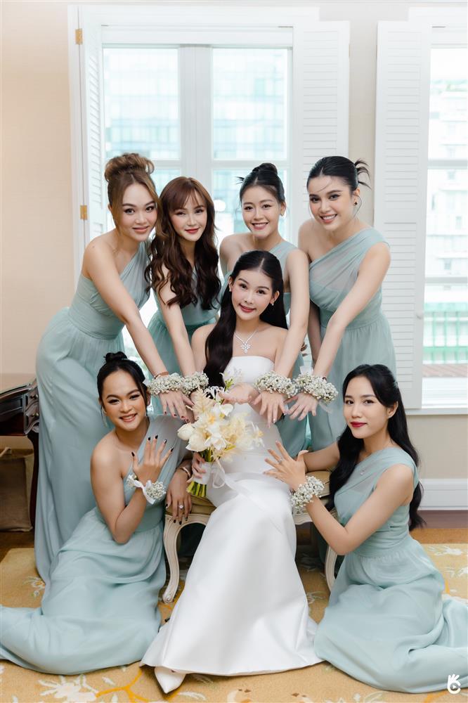 Điểm đặc biệt ở dàn phù dâu đám cưới Lê Âu Ngân Anh-5
