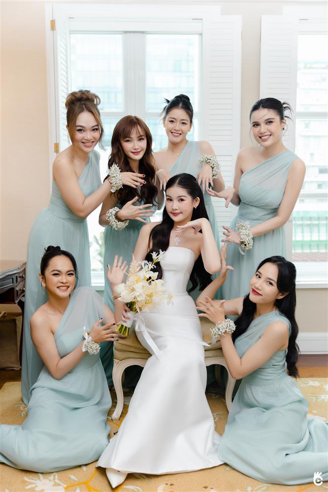 Điểm đặc biệt ở dàn phù dâu đám cưới Lê Âu Ngân Anh-6