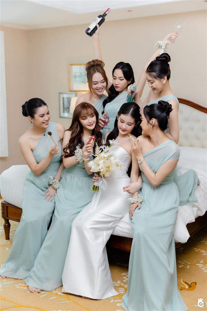 Điểm đặc biệt ở dàn phù dâu đám cưới Lê Âu Ngân Anh-7
