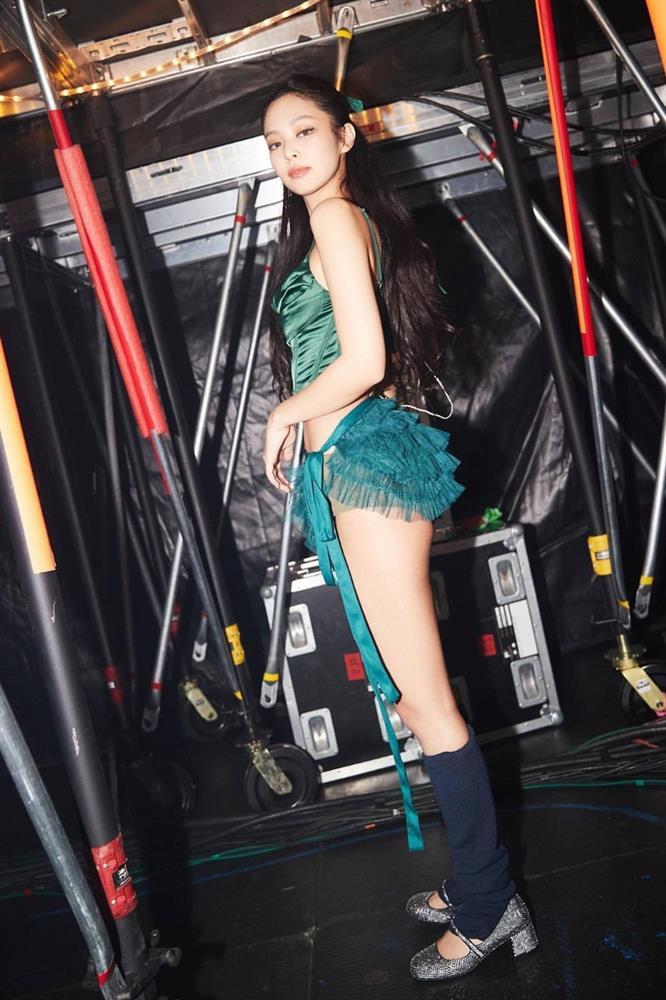 Sao Âu - Á lăng xê mốt tất ống chân độc lạ-4