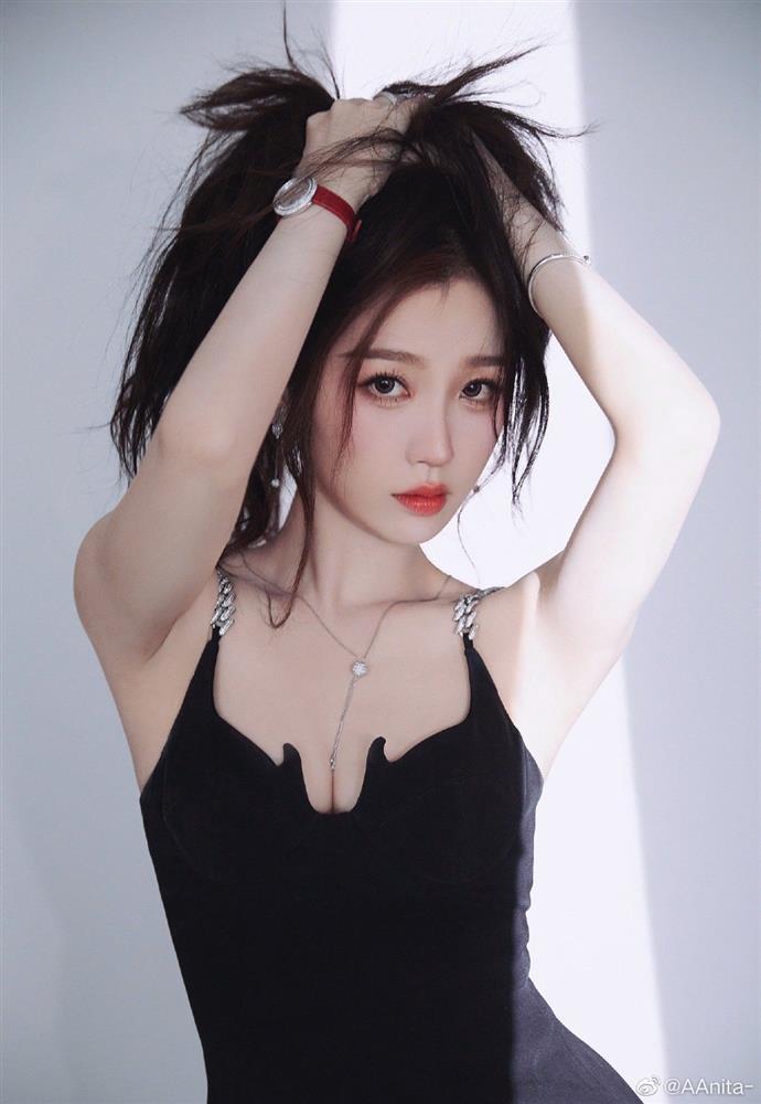 Body gợi cảm của mỹ nhân Thương Lan Quyết Ngu Thư Hân-2