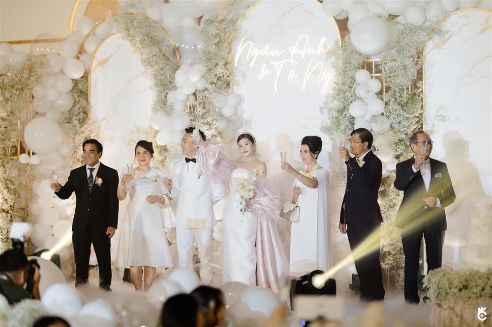 Chú rể khiến Lê Âu Ngân Anh khóc nức nở khi gợi ồn ào bắt nạt-13