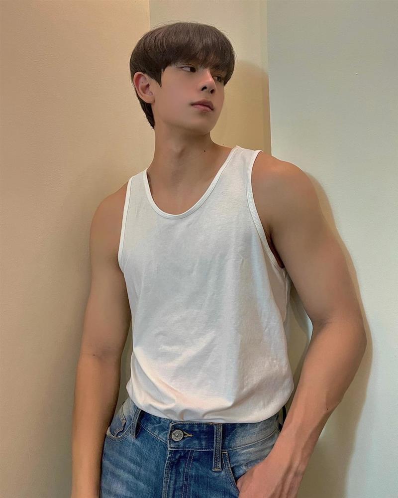 Vẻ đẹp như nam thần Thái của con trai Việt Anh khiến fan nữ mê mẩn-3