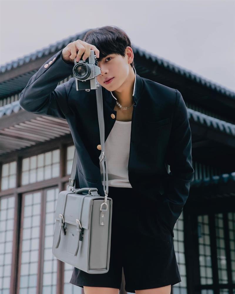 Vẻ đẹp như nam thần Thái của con trai Việt Anh khiến fan nữ mê mẩn-5