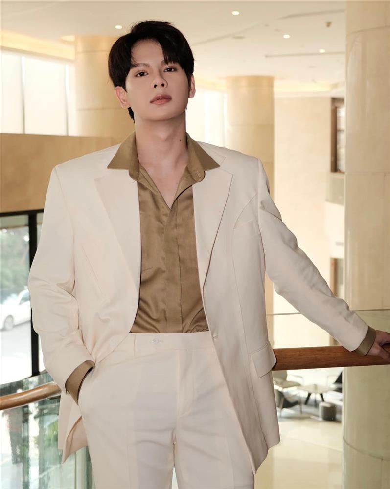 Vẻ đẹp như nam thần Thái của con trai Việt Anh khiến fan nữ mê mẩn-6
