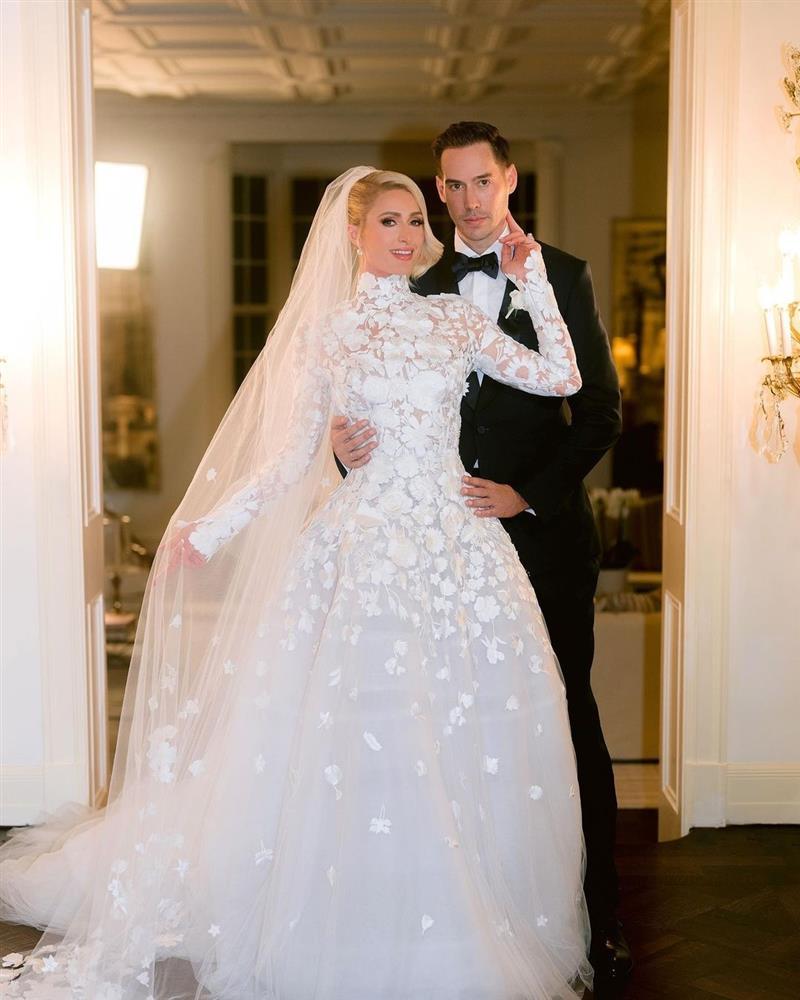 Paris Hilton có 300 triệu USD, giàu gấp 7,5 lần chồng-4
