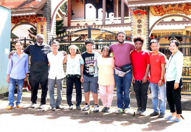 Phút đoàn viên của Việt kiều Mỹ và em trai sau 47 năm thất lạc-2