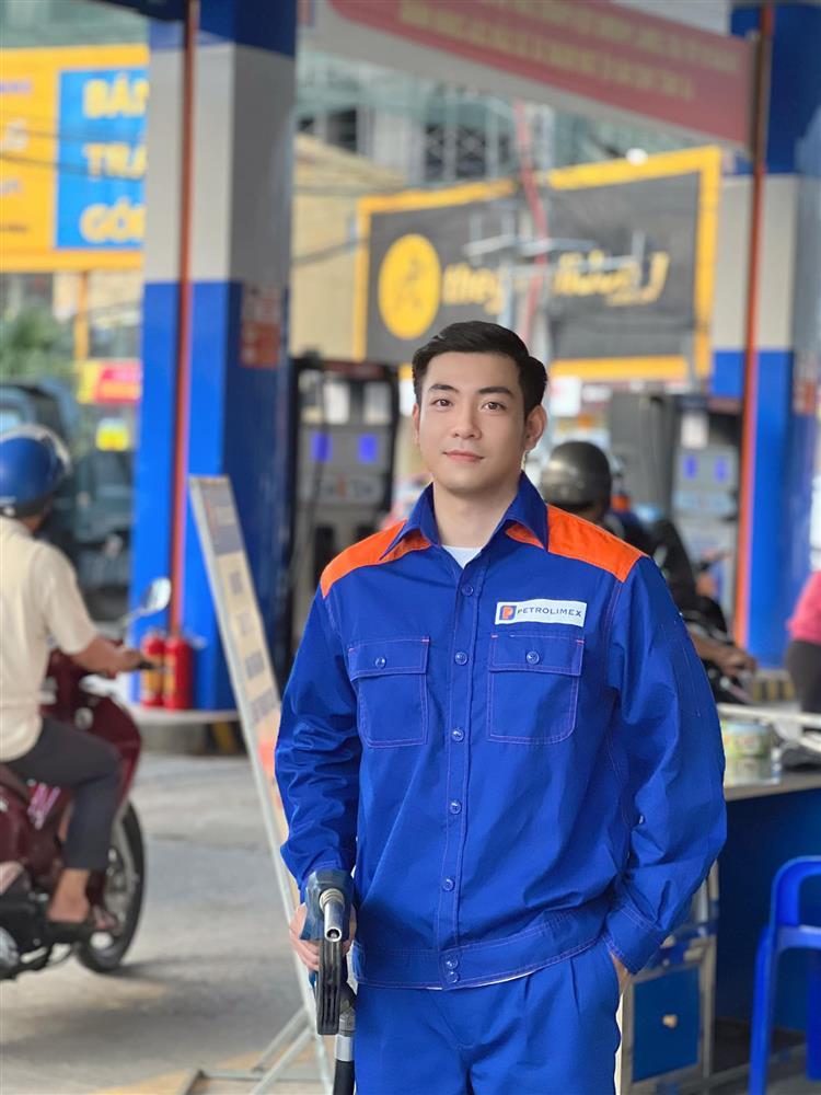 Sự thật bất ngờ về chàng nhân viên cây xăng điển trai cực phẩm-1