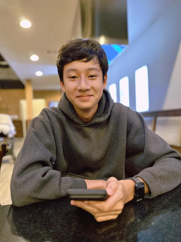 Tin showbiz Việt ngày 19/11: Con trai Jennifer Phạm 14 tuổi như thanh niên-2