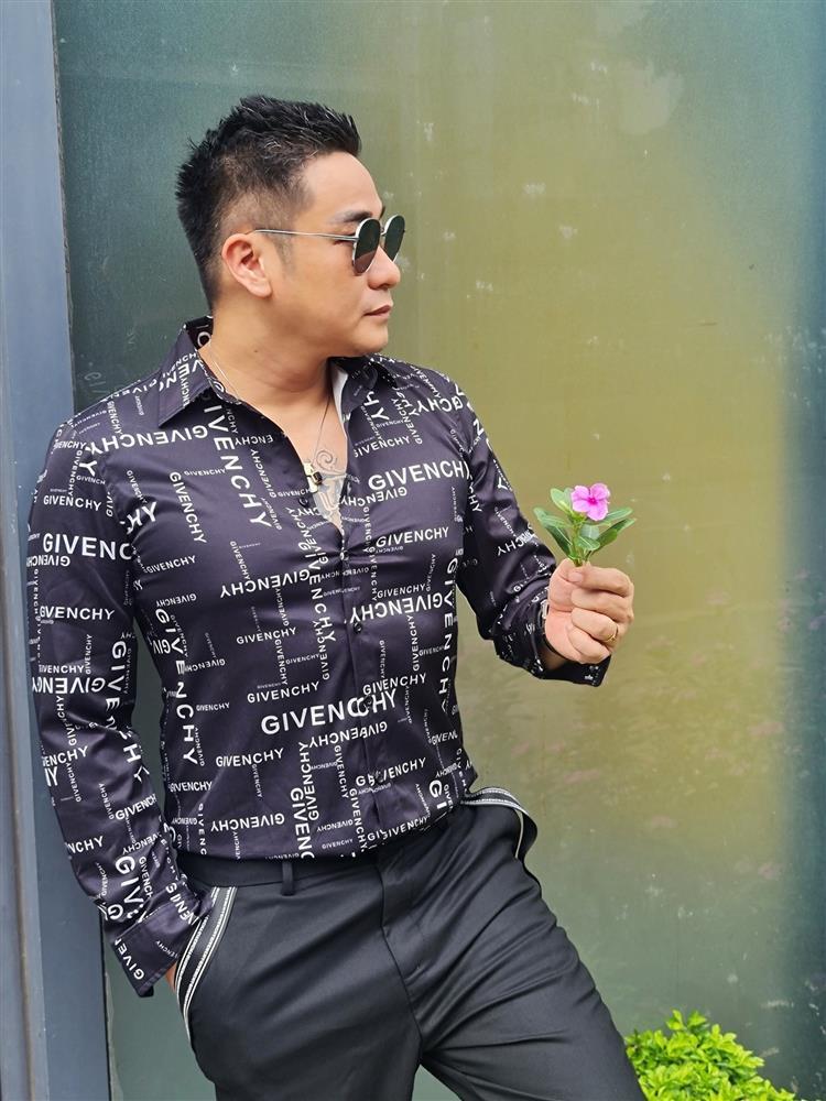 Tin showbiz Việt ngày 19/11: Con trai Jennifer Phạm 14 tuổi như thanh niên-13