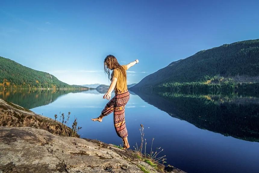 Cặp đôi sống trong xe, du lịch thế giới trong 4 năm-4