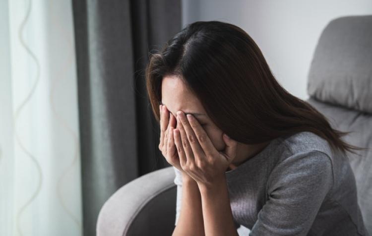 Đêm tân hôn mở tủ cất đồ, vợ suýt ngất khi đứa bé lấp ló bên trong-2