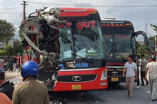 Tai nạn liên hoàn trên quốc lộ 1A, nhiều người thương vong