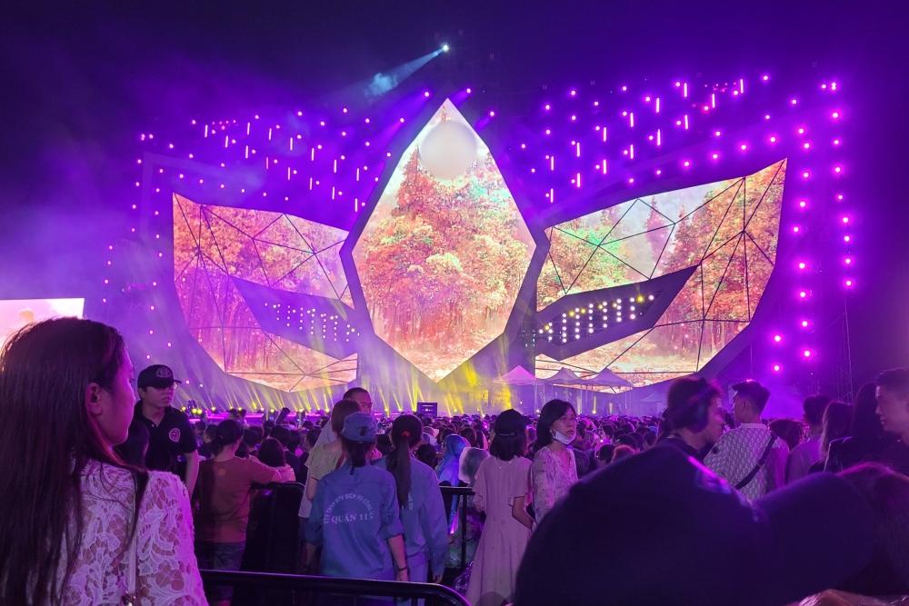 The Masked Singer Concert: Khán giả VIP la ó vì mất tầm nhìn-4