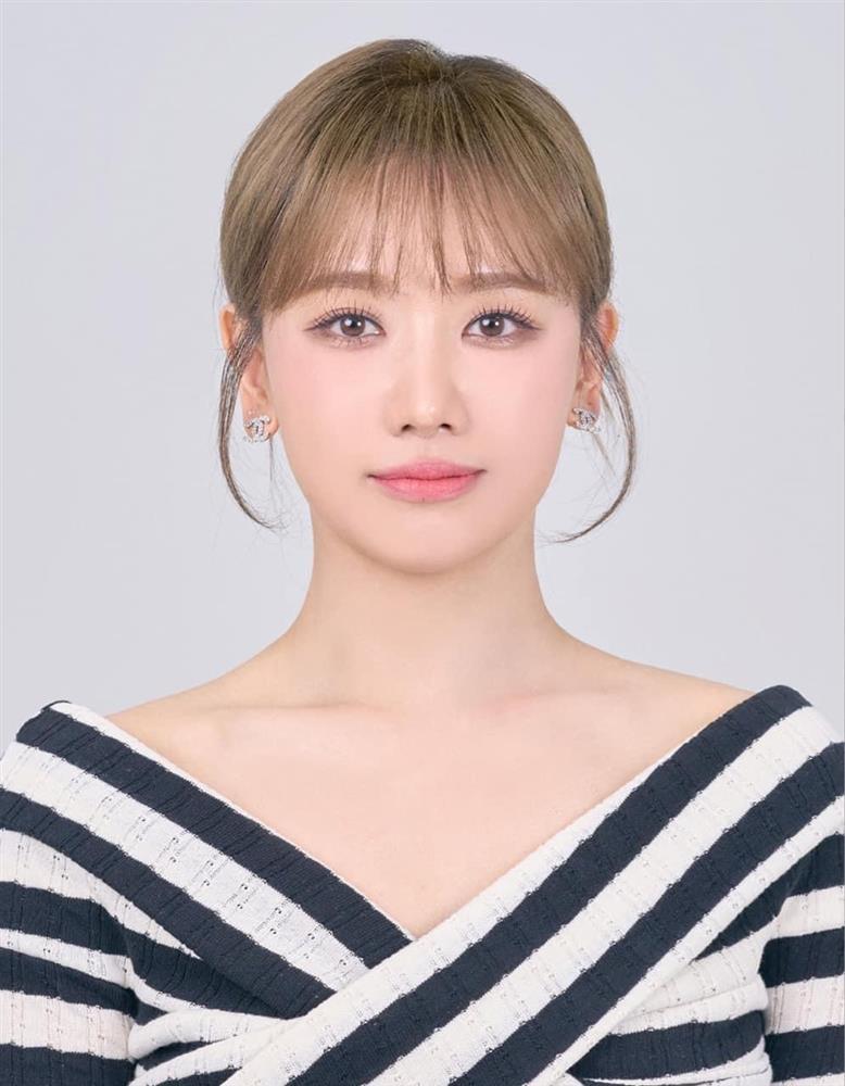 Hari Won sai quy định khi để mái, makeup lồng lộn chụp chứng minh thư?-2