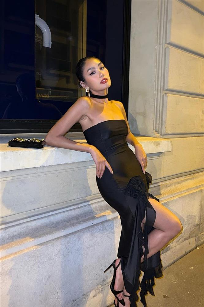 Kiểu đầm rách rưới mỏng dính được sao Việt lăng xê-8